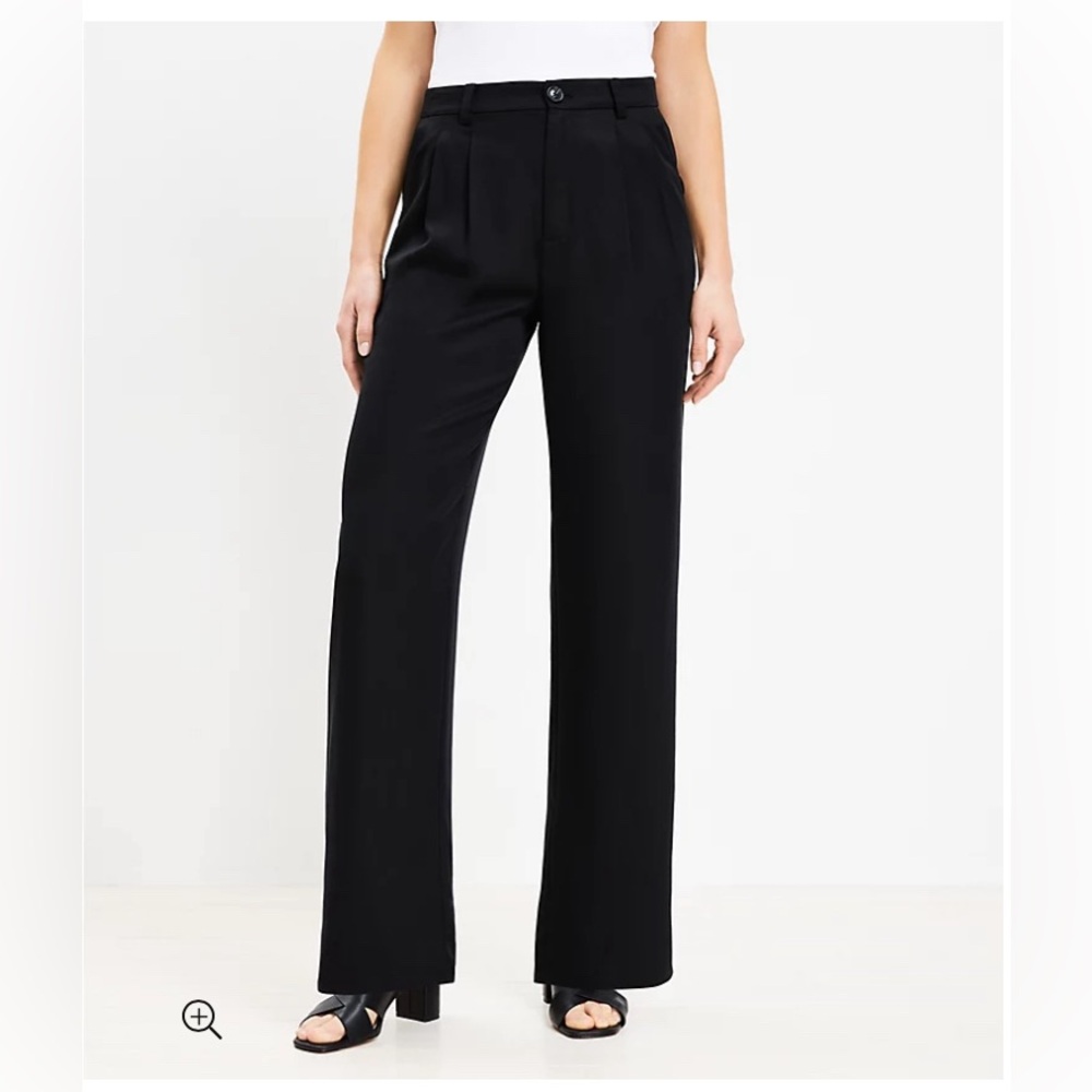 Loft pleated front trousers. NWOT